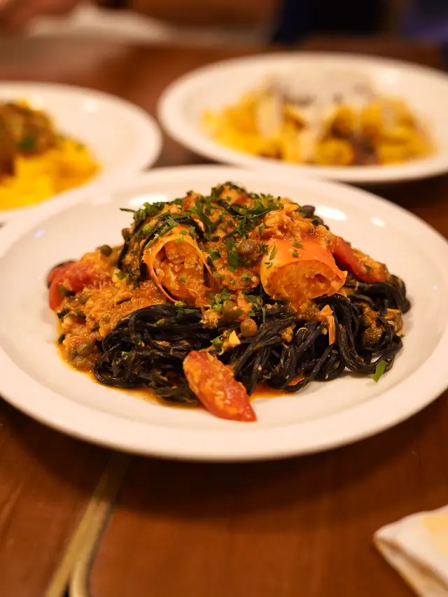 Chitarra king crab 皇帝蟹肉黑細麵