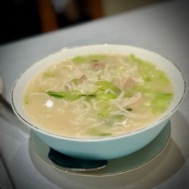 嫩雞煨麵