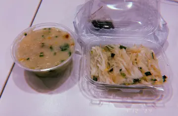 皮蛋瘦肉粥	银芽肠粉