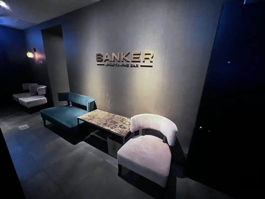 Banker Bar & Lounge