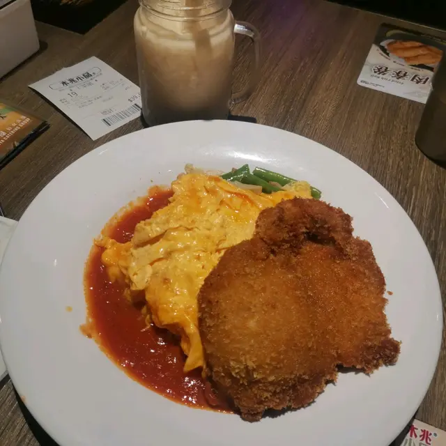 滑蛋吉列豬扒飯 配紅豆冰套餐