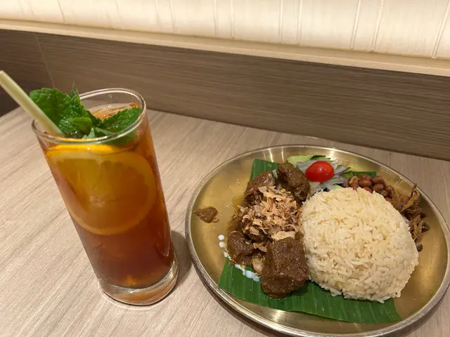 巴東牛肉飯配凍香茅檸檬茶