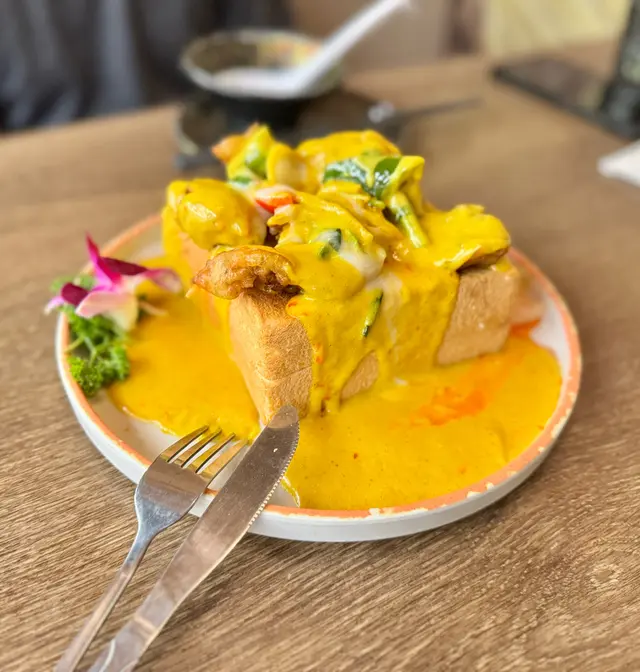 焗黃咖喱軟殼蟹麵包