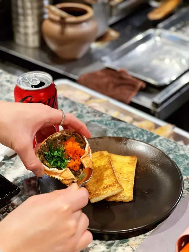 大閘蟹甲羅燒配多士