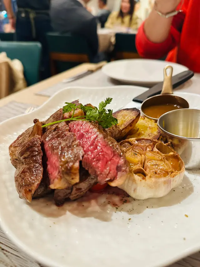 烤美國安格斯肉眼扒配露絲瑪莉汁