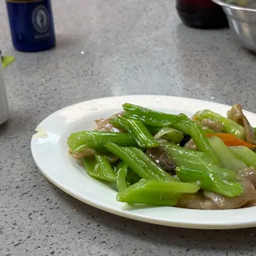 西芹炒猪颈肉