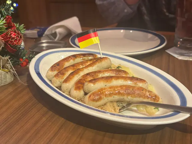 紐倫堡豬肉腸配酸椰菜
