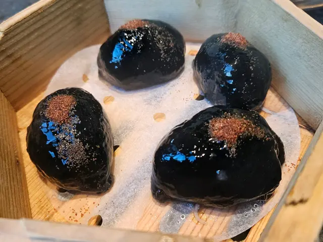 其實係蝦餃，不過面上灑左少少蝦子，夠香。同埋皮夠薄😋