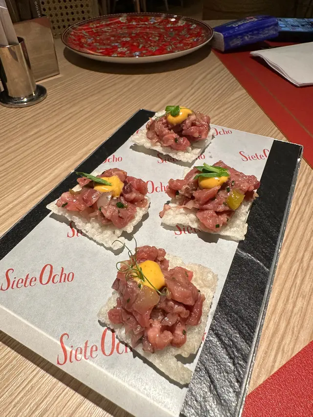 牛肉他他 配香脆鍋巴