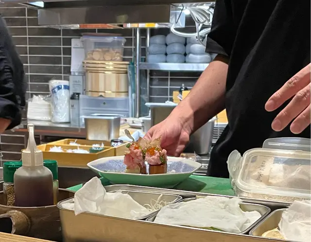 吞拿魚三文魚子多士