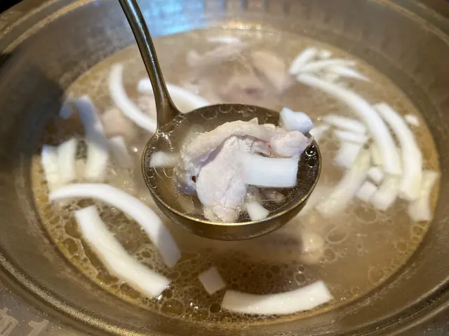 圖中是已加入雞