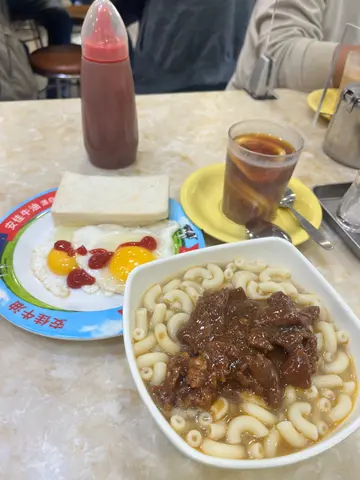 沙嗲牛通粉配太陽蛋