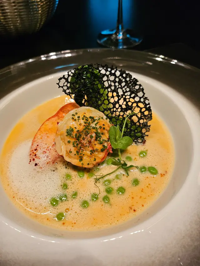 香烤法國藍龍蝦伴青豆配龍蝦濃汁