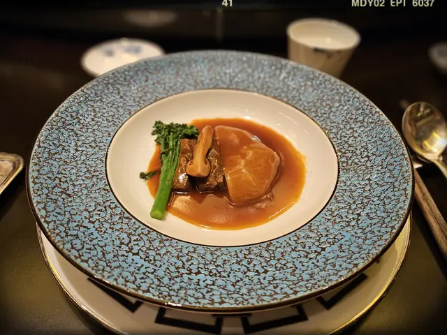 松茸罐燒和牛臉肉伴柚皮