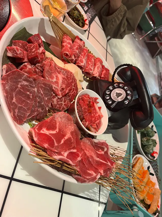 兩個牛魔王食,多到食唔哂