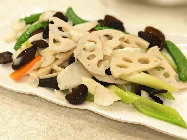 雲耳百合炒淮山耦片