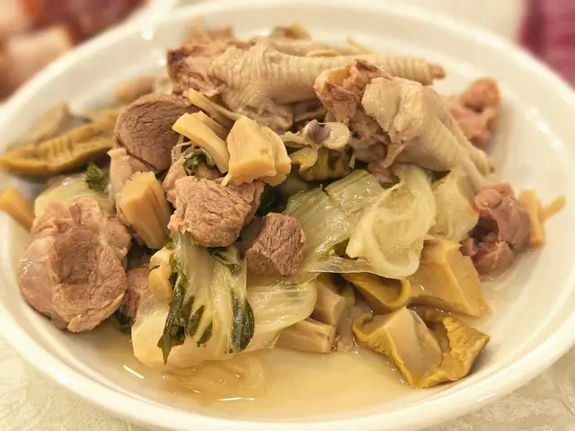 菜膽螺頭炖豬展湯