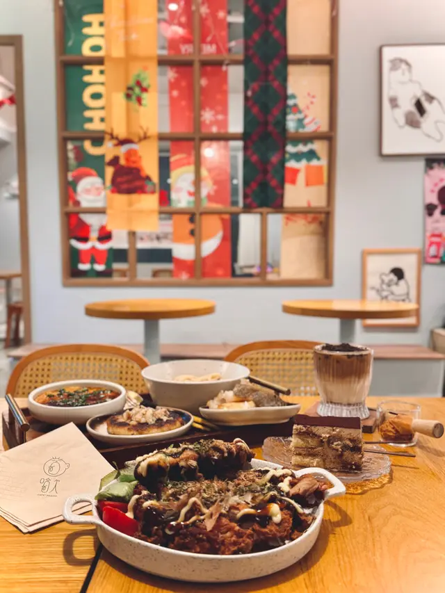大阪燒香酥雞扒配牛角包窩夫