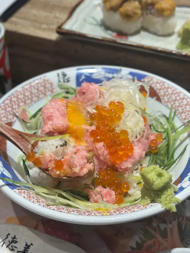 魚子蔥吞拿魚腩茸丼