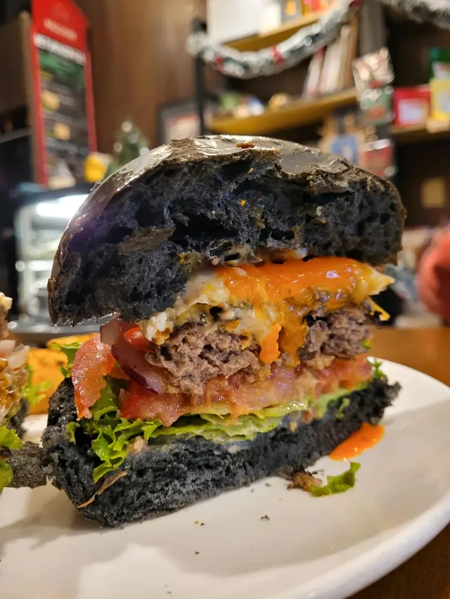 日本和牛竹炭堡配薯角