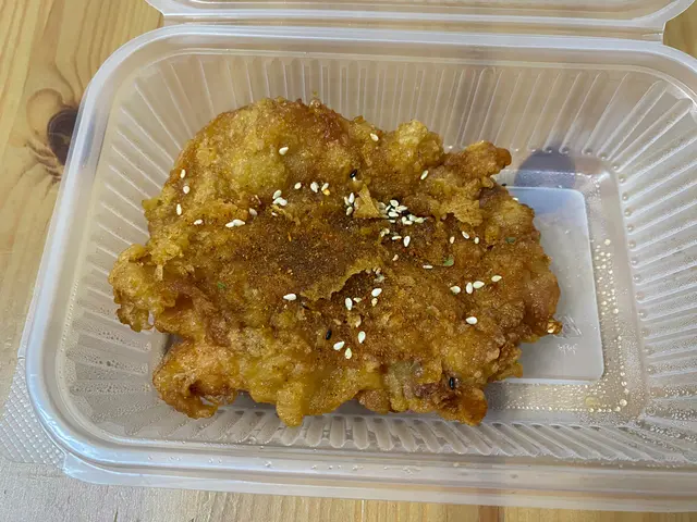 加撈面嘢飲🧃$43，外面炸得唔夠脆，肉唔夠滑 #雞脾 #炸雞脾