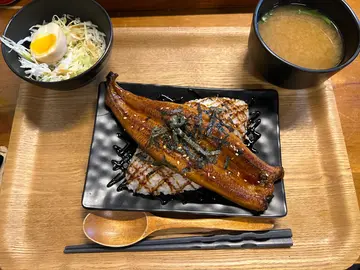 蒲烧鳗鱼饭
