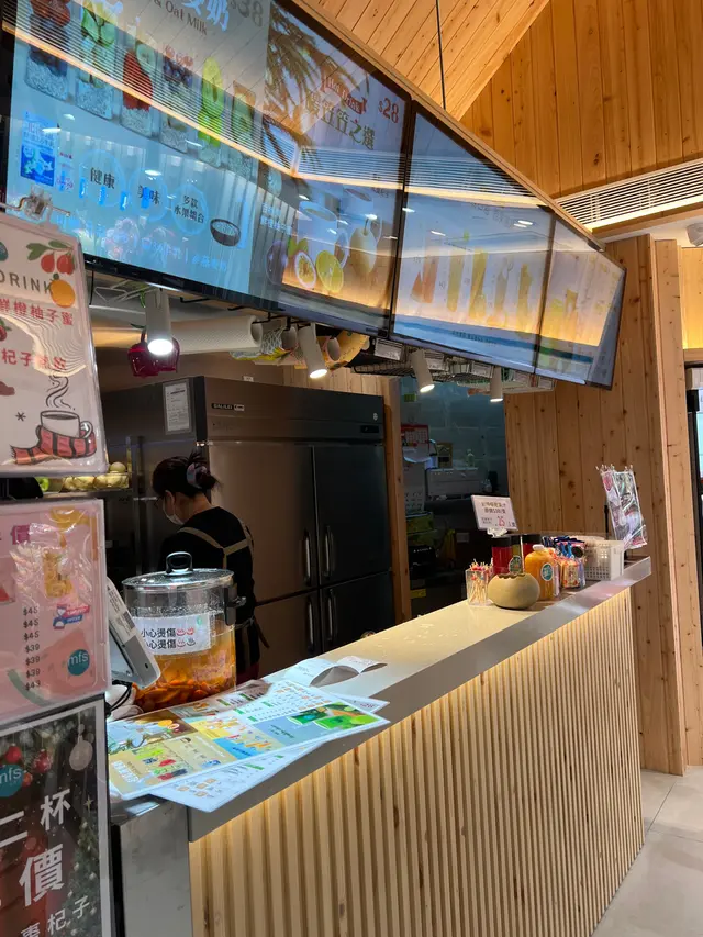 店內光線充足，環境衛生