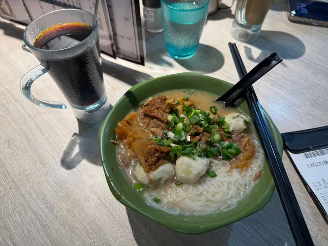 五香牛腩  香蔥魚蛋  米粉