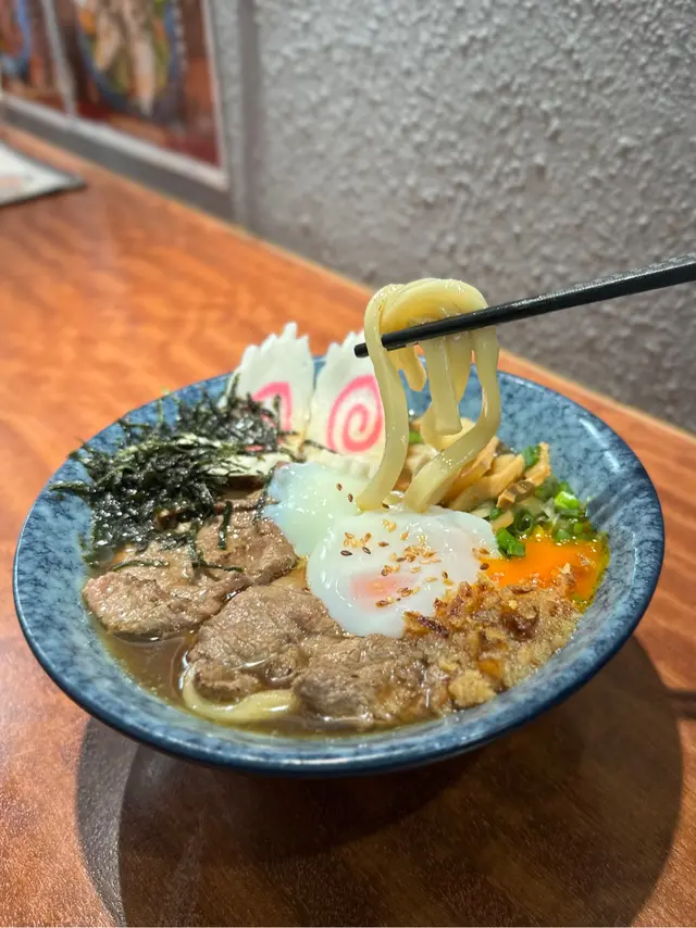 溫泉蛋牛肩胛壽喜燒湯麵