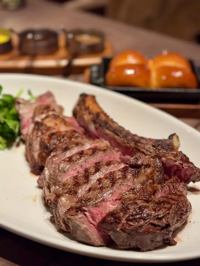 帶骨澳洲肉眼牛扒 -  1 公斤，  100 日穀飼 I 四星期濕式熟成 I 昆士蘭