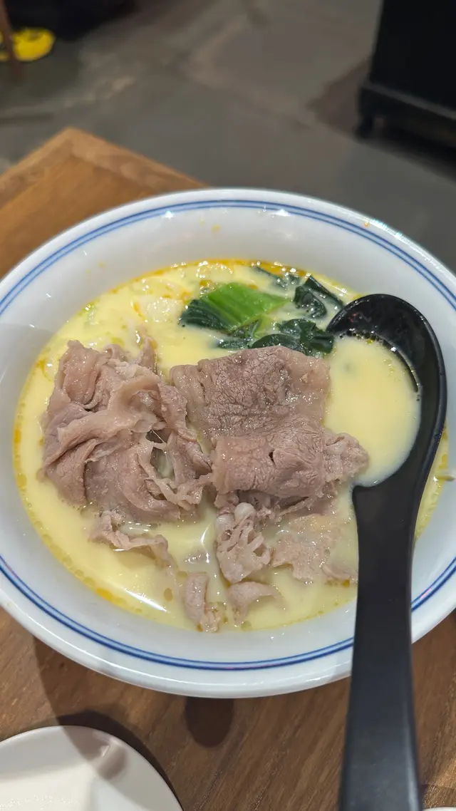當歸豬骨湯肥牛麵