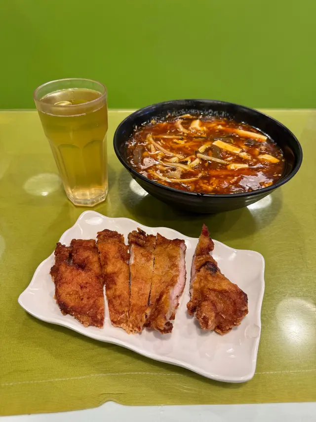 炸排骨酸辣粗麵