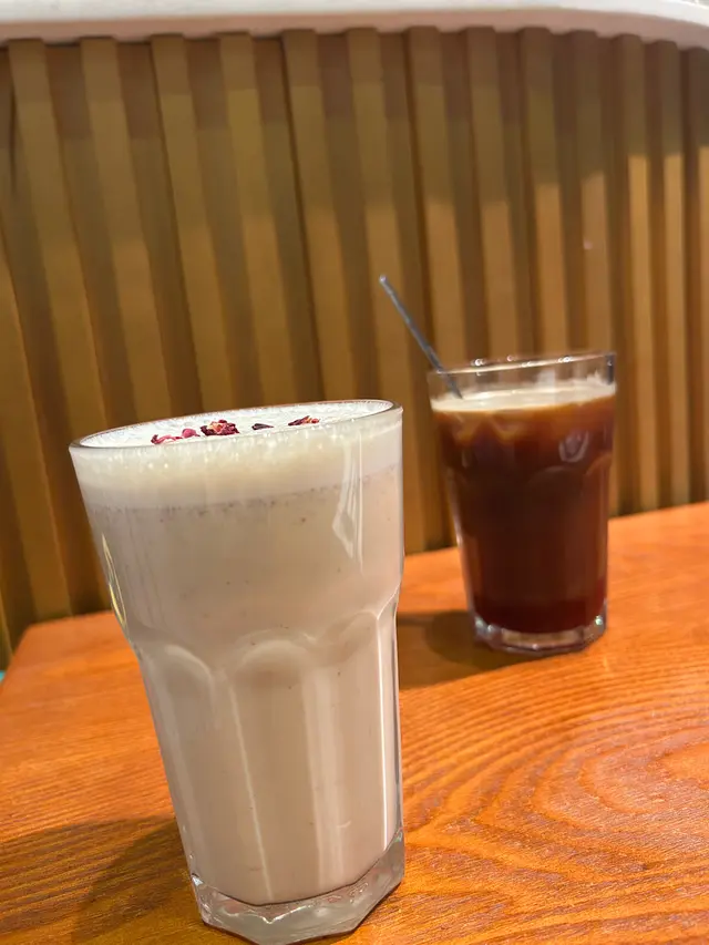 核桃蘋果香蕉燕麥奶昔