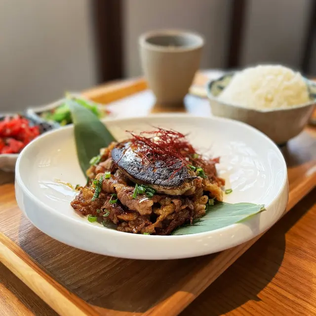 肥牛鵝肝飯+ 蔥拌碎蕃茄