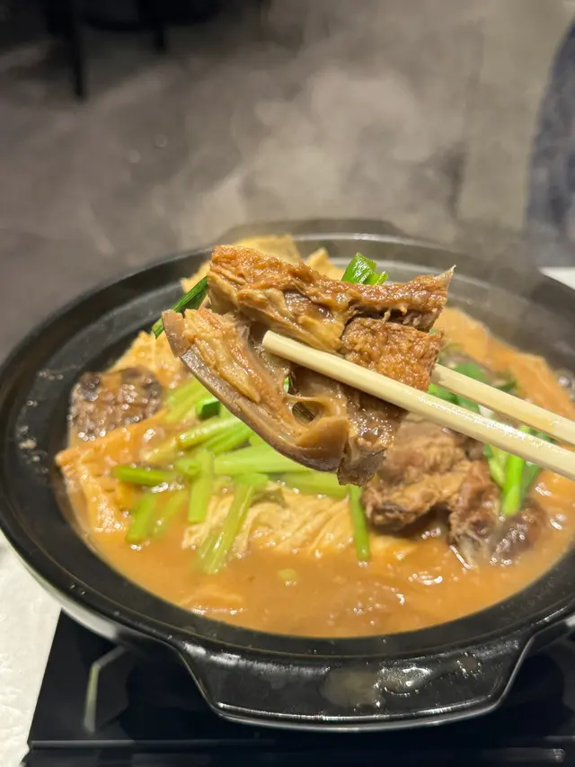 羊腩煲跟菜一碟