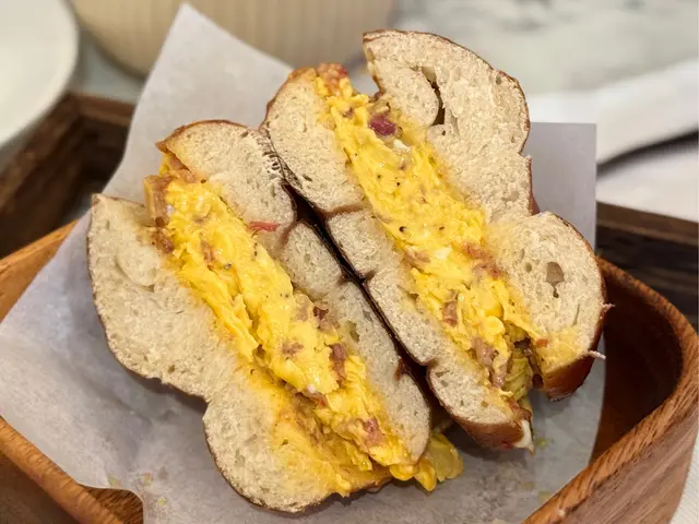 Corned Beef & Egg Pretgel