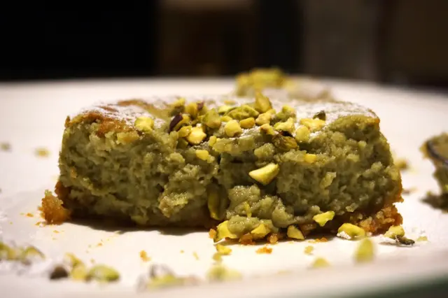 Pistachio Burnt Basque Cheese Cake 