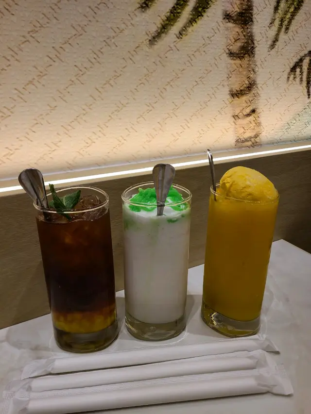 菠蘿冰茶,寒天米線椰汁冰,芒果冰配芒果雪糕