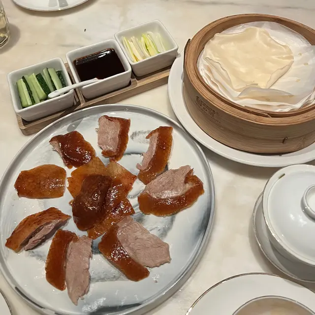 烤北京片皮鴨 （半隻）