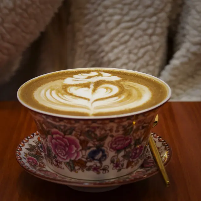 久丸小山園焙茶鮮奶 