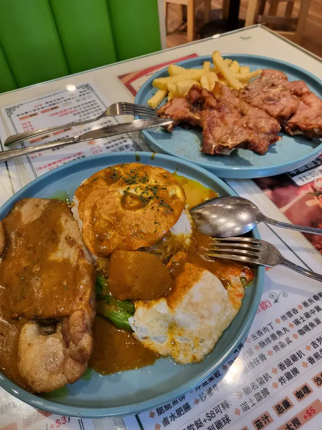 馳名咖哩豬扒蛋飯、椒鹽豬仔骨配薯條