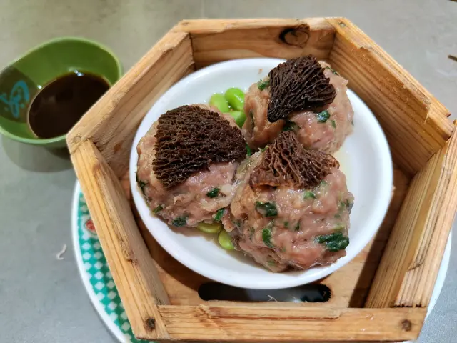 羊肚菌牛肉球