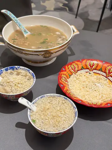 蚝仔肉碎泡脆米饭