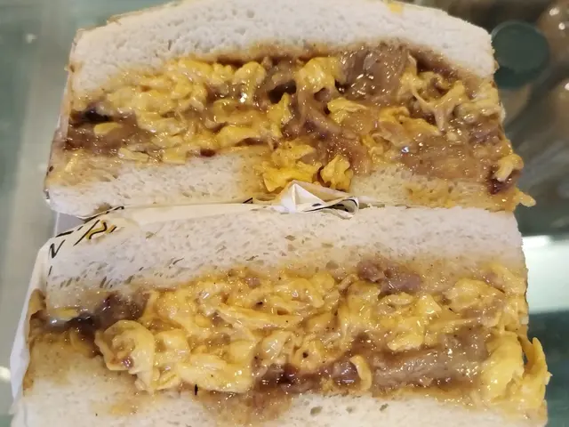 香濃沙嗲牛肉滑蛋三文治