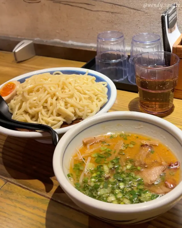 麵條煙韌有咬口,湯底濃郁,極重味增味