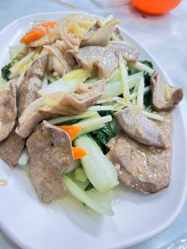 😋必吃推介😋
- 滷水鵝掌翼
- 滷水鵝件
- 椒鹽鮮魷
- 椒鹽九肚魚
- 蒜香棒棒孜然骨
- 涼瓜炒魚鬆
- 白飯魚老菜脯煎蛋
- 蠔仔肉碎粥
- 潮式煲仔飯
- 潮式滷水豆腐

🥰 不能盡錄，吃飽飽，沒煩惱 🥰

#香港美食 #foodie #美食日記 #香港探店 #樂富#潮洲打冷 #潮州鹵水 #大排檔 #香港大排檔 #正宗潮州菜 #鹵水鵝 