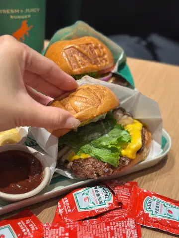 特级松露酱牛前腩汉堡