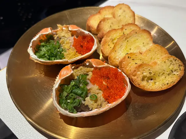 蟹粉蟹肉多到搽曬多士都仲有剩，好鮮味！🍞🦀 這道多士上滿了蟹粉和蟹肉，味道真的非常鮮美，讓人一口接一口，根本停不下來！🥰