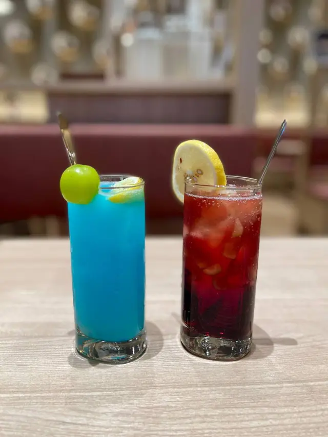 阿爾敏‧亞魯雷特藍海梳打  瑪雷特產葡萄汁