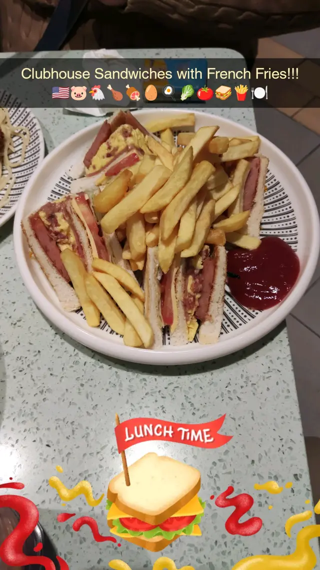 Clubhouse Sandwiches with French Fries!!! 🇺🇸🐷🐔🍗🍖🥚🍳🥬🍅🧀🥪🍟🍽️